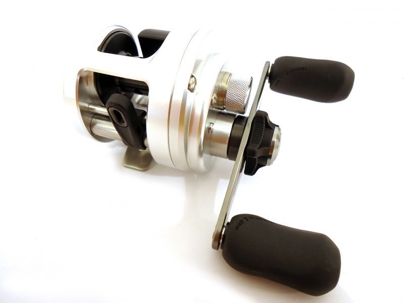 SHIMANO - シマノ カルカッタ200XTとメガバス、ZEALルアーなどのセット